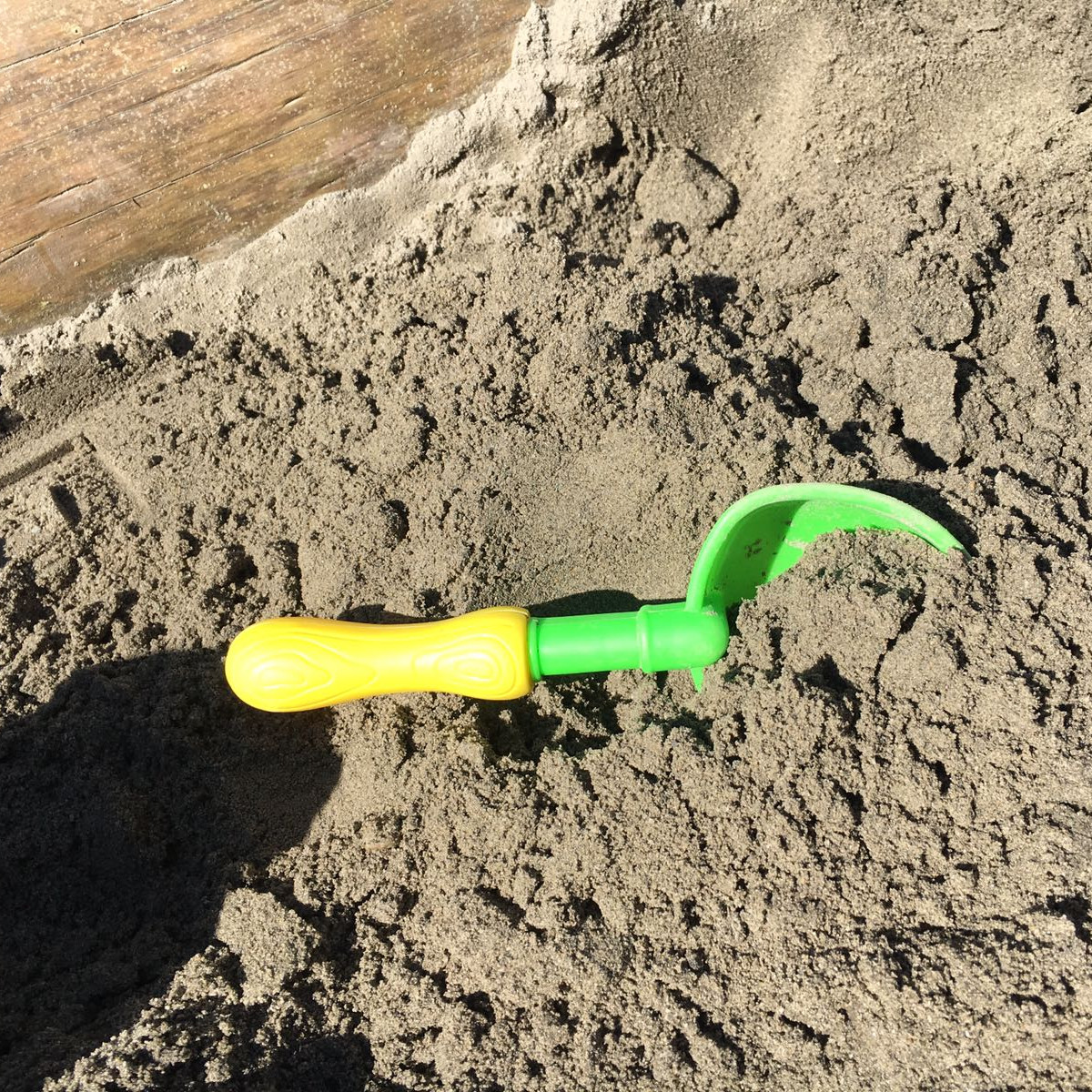 Schaufel im Sand