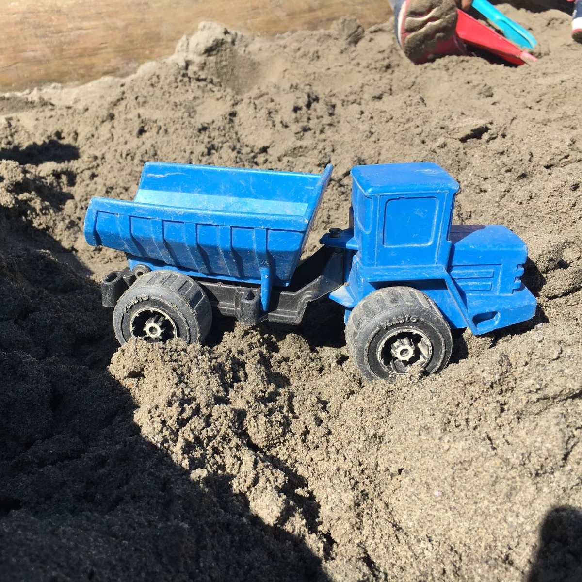 Lastwagen im Sand